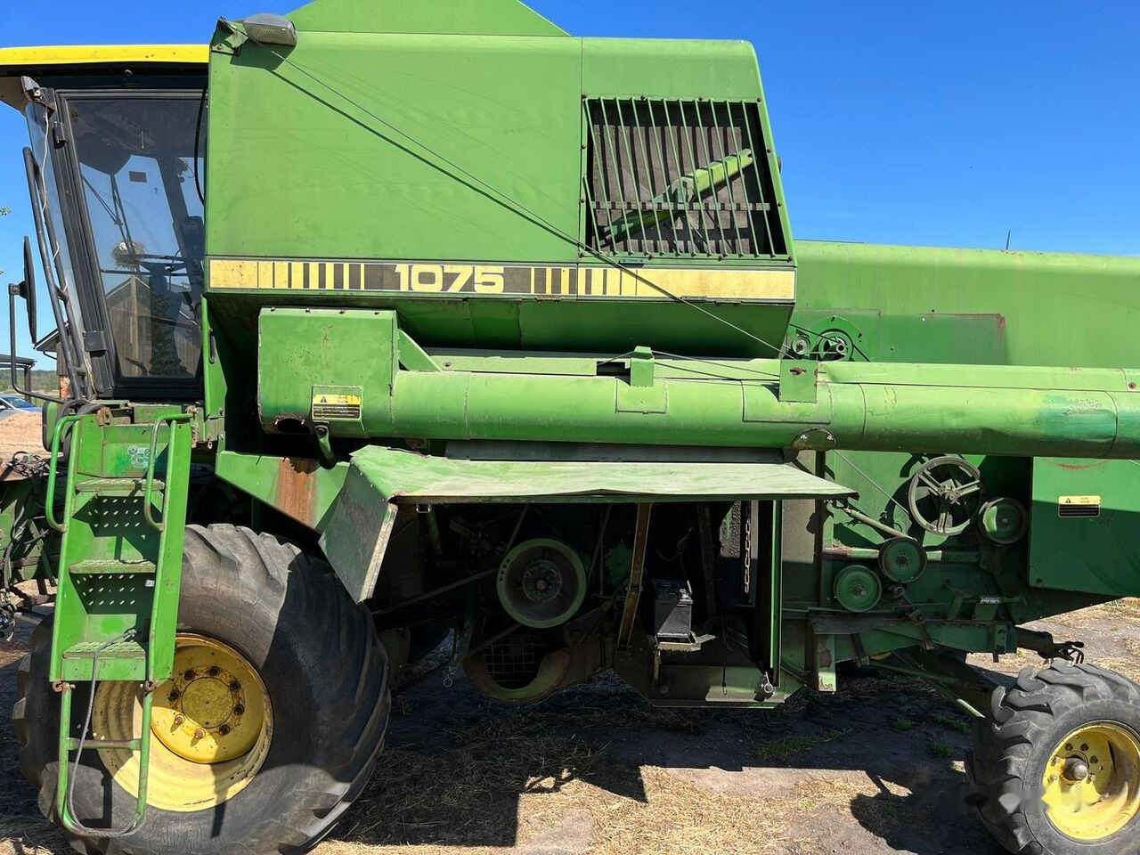 John Deere 1075 - Kombain: pilt 1 John Deere 1075 - Kombain: pilt 1