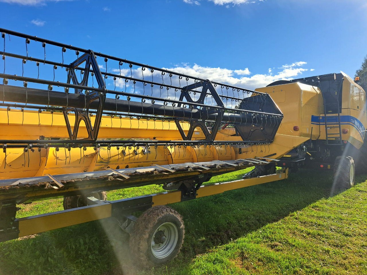 NEW HOLLAND TC 5.90 - Kombain: pilt 3 NEW HOLLAND TC 5.90 - Kombain: pilt 3