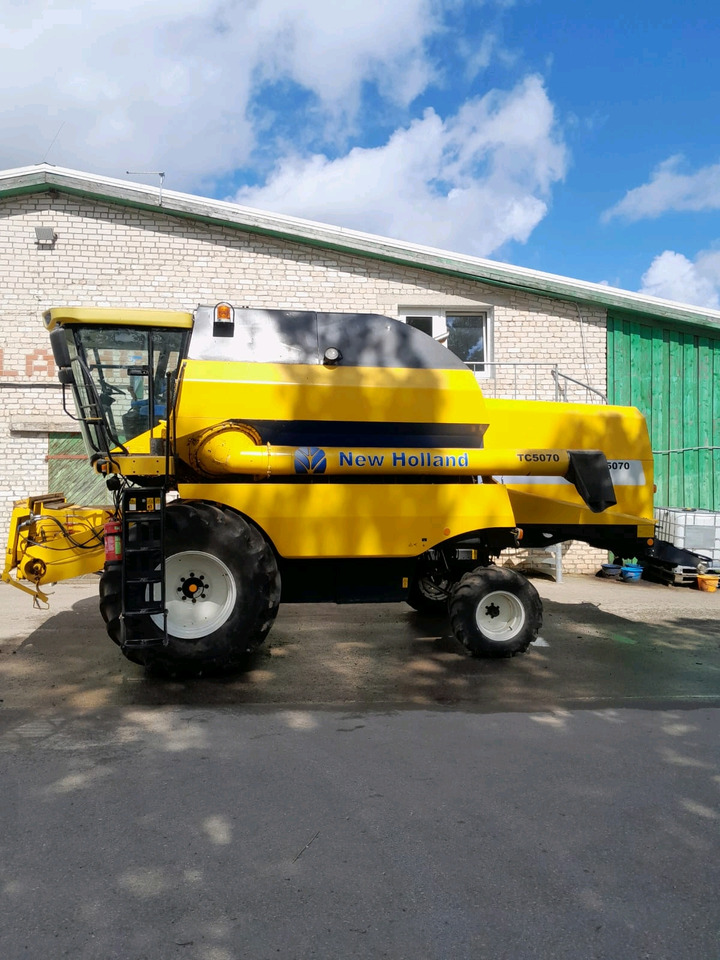 New Holland TC5070 - Kombain: pilt 3 New Holland TC5070 - Kombain: pilt 3