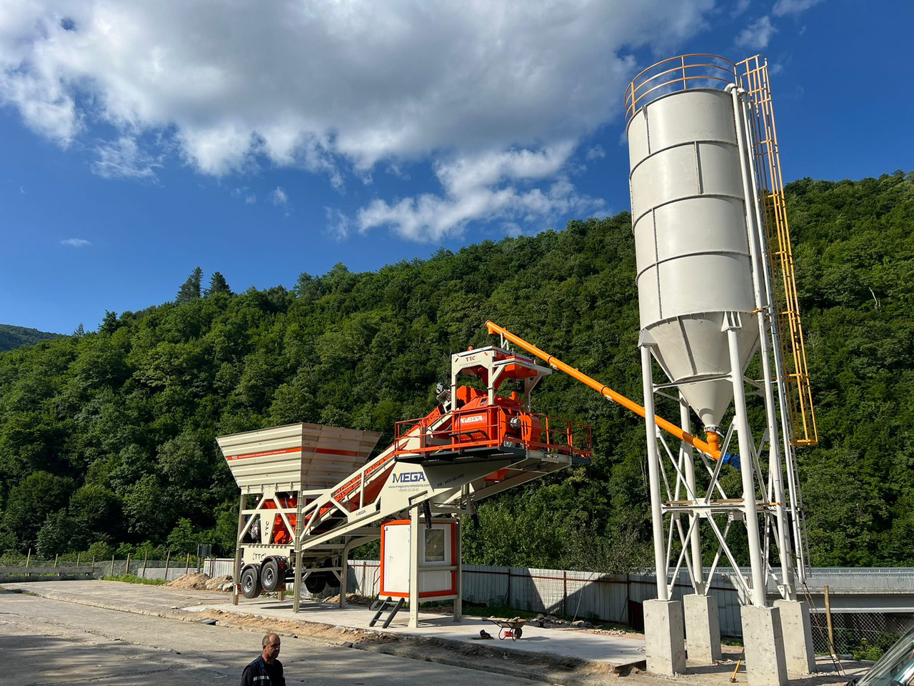 For Sale Mobile Concrete Plant 60 m³ - Betoonitehas: pilt 1 For Sale Mobile Concrete Plant 60 m³ - Betoonitehas: pilt 1