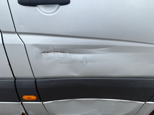 Mercedes-Benz Sprinter II Kasten 219 CDI Automatik - Väike kaubik: pilt 3 Mercedes-Benz Sprinter II Kasten 219 CDI Automatik - Väike kaubik: pilt 3