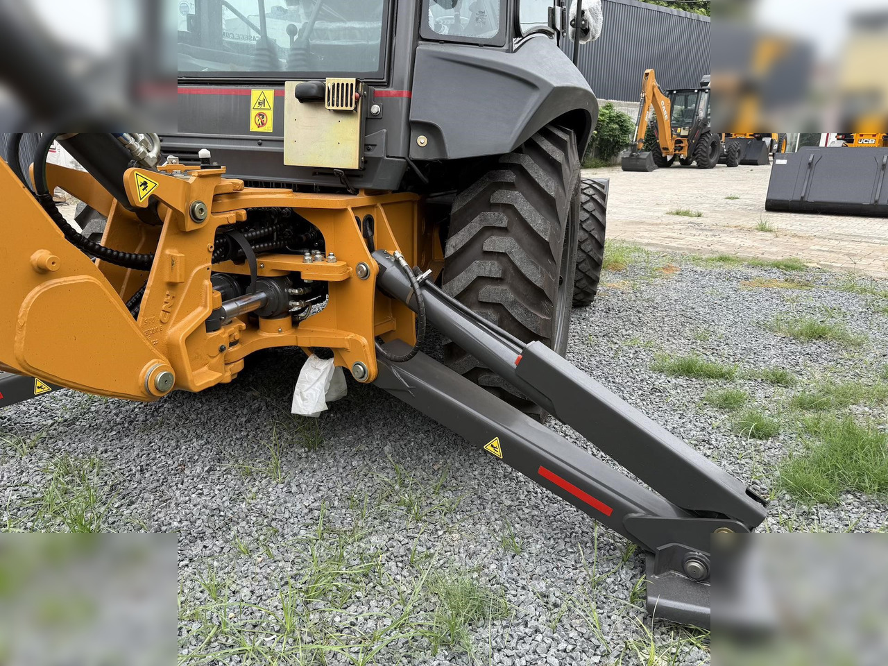 Uus Ekskavaator-laadur CASE 851NX CP: pilt 12