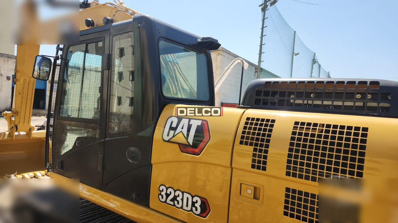 CATERPILLAR 323D3 - Lintekskavaator: pilt 2 CATERPILLAR 323D3 - Lintekskavaator: pilt 2