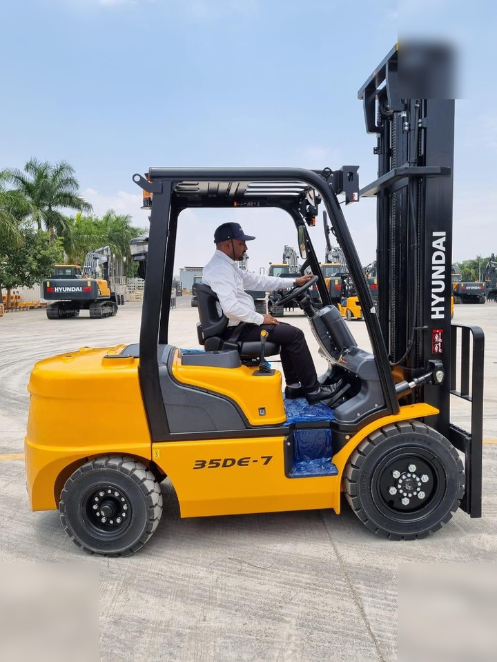 HYUNDAI 35DE-7 - Kahveltõstuk: pilt 2 HYUNDAI 35DE-7 - Kahveltõstuk: pilt 2