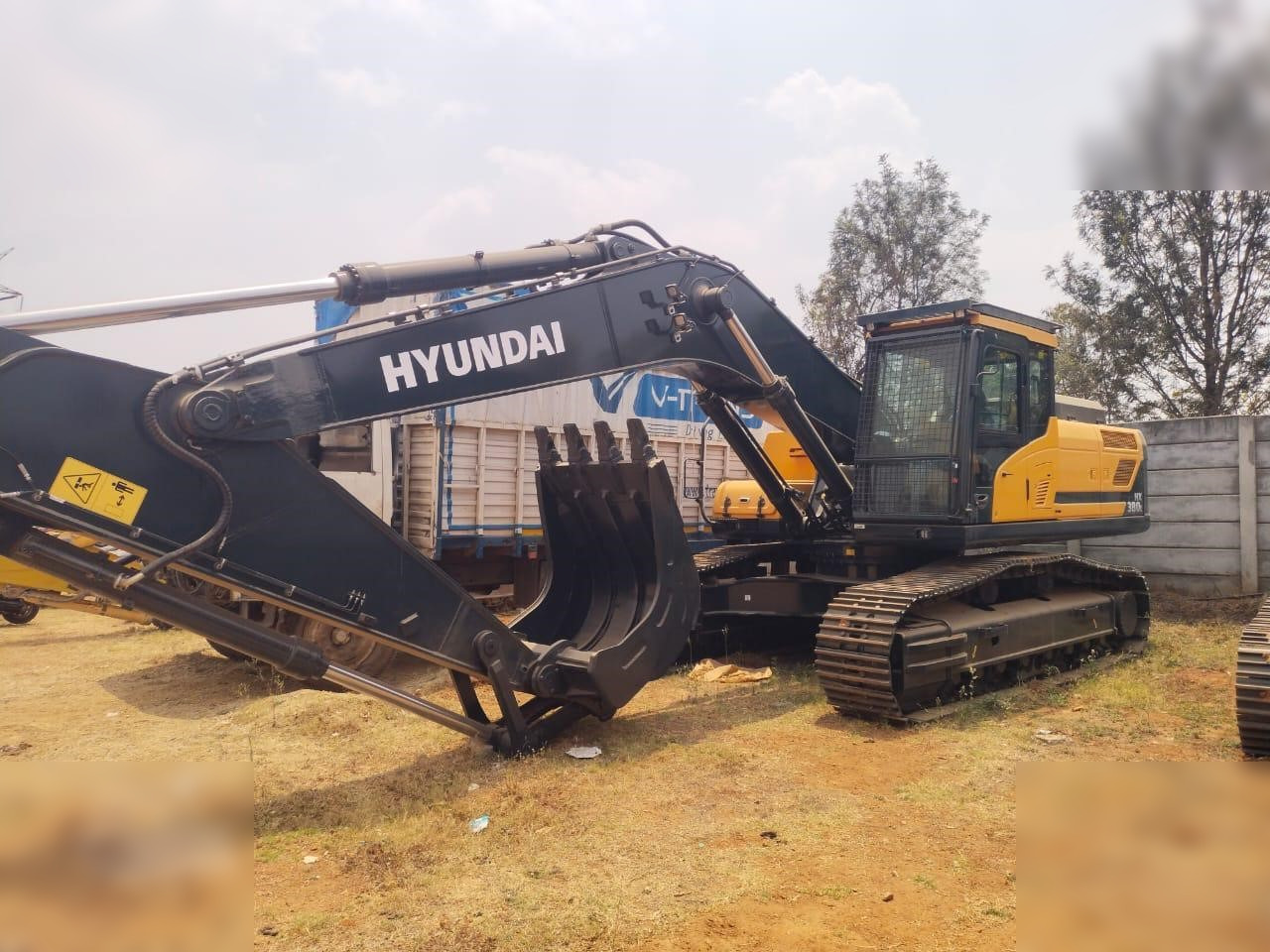 HYUNDAI HX380L - Lintekskavaator: pilt 2 HYUNDAI HX380L - Lintekskavaator: pilt 2