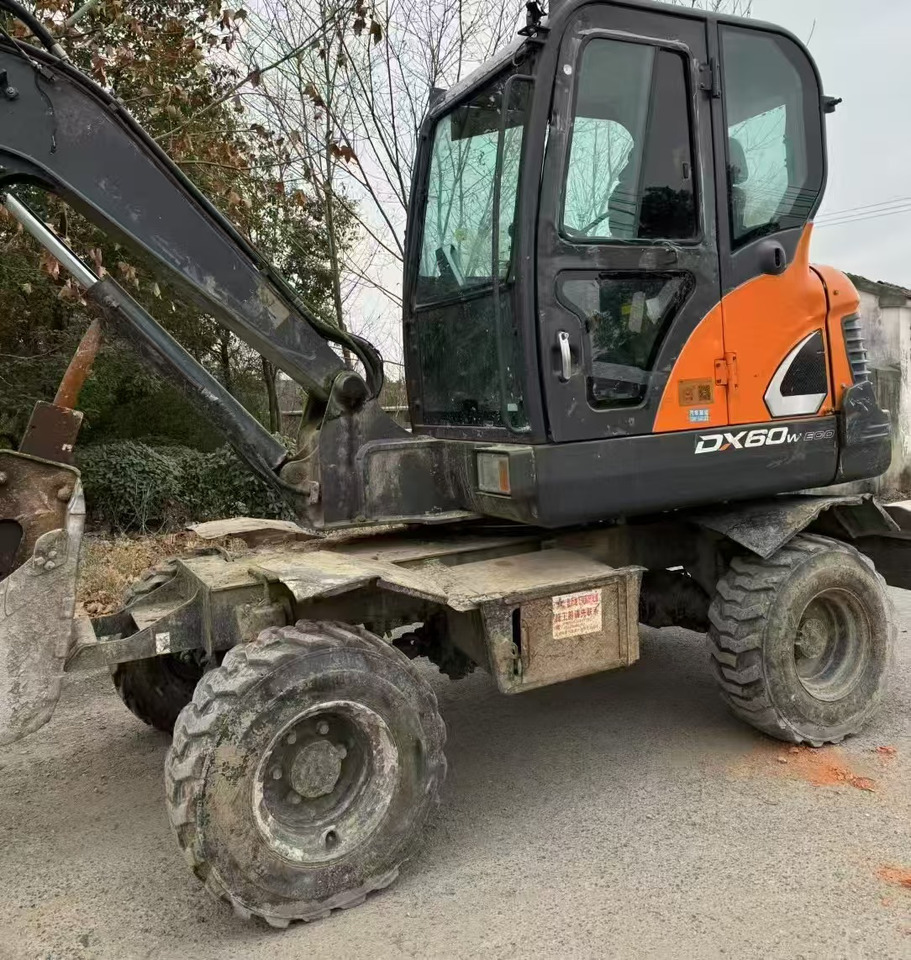 Doosan DX60 - Ratastel ekskavaator: pilt 2 Doosan DX60 - Ratastel ekskavaator: pilt 2