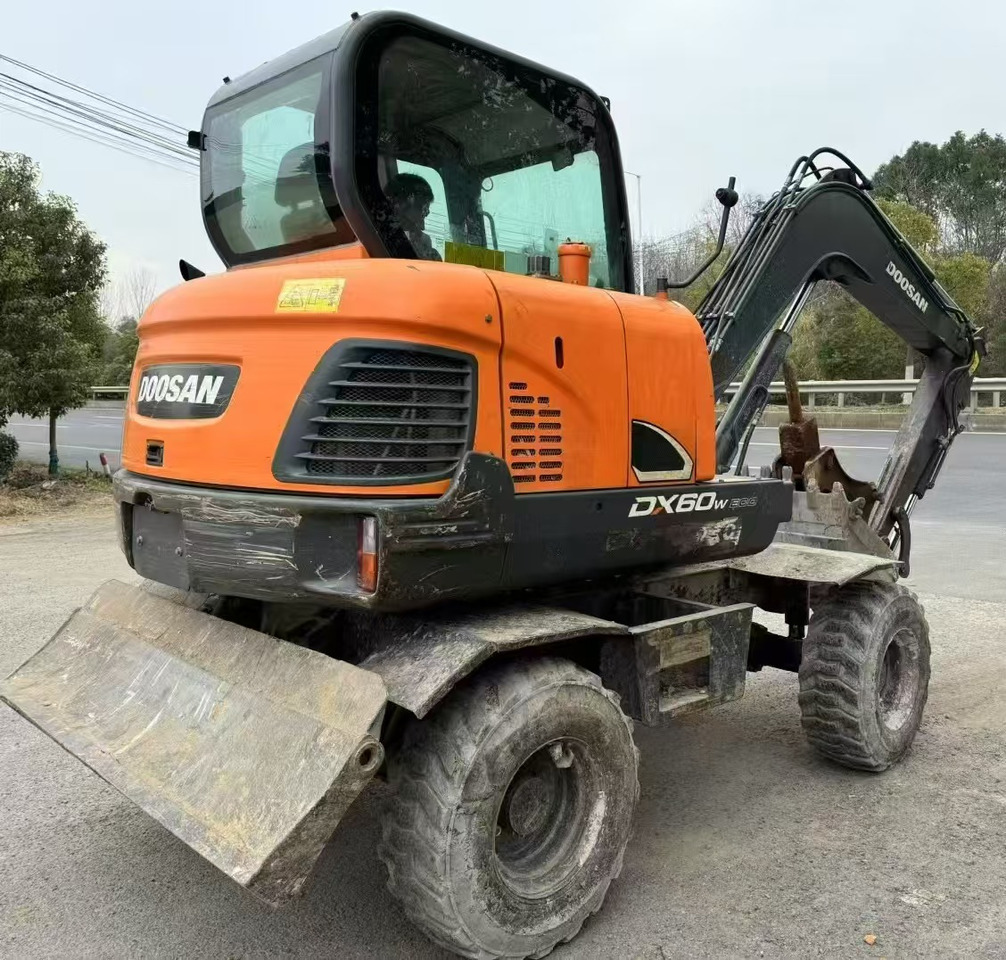 Doosan DX60 - Ratastel ekskavaator: pilt 3 Doosan DX60 - Ratastel ekskavaator: pilt 3