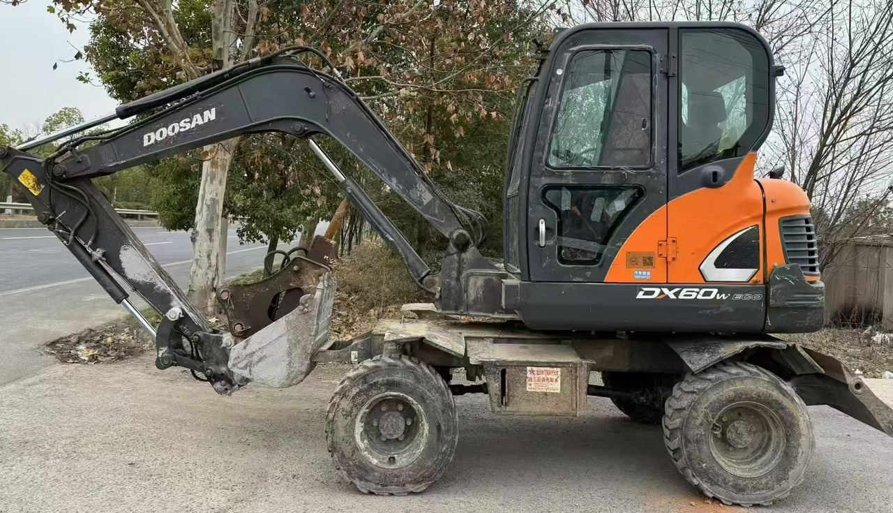 Doosan DX60 - Ratastel ekskavaator: pilt 4 Doosan DX60 - Ratastel ekskavaator: pilt 4