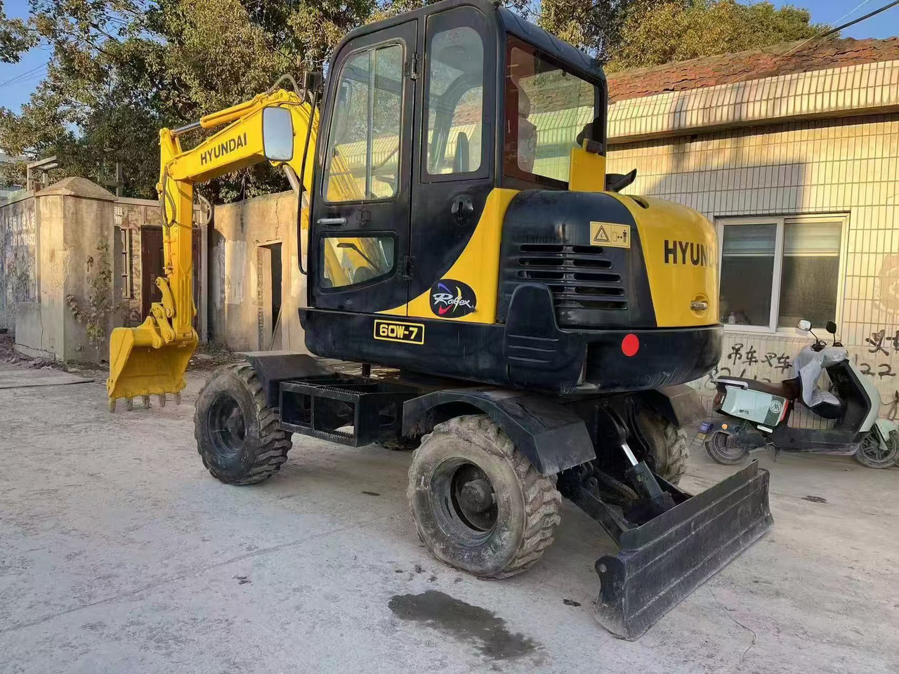 Hyundai 60w-7 - Ratastel ekskavaator: pilt 2 Hyundai 60w-7 - Ratastel ekskavaator: pilt 2