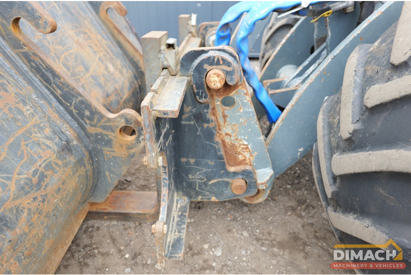Giant V452T X-TRA GiANT V452T X-TRA hydr. snelwissel bak en palletvorken - Laadur: pilt 5 Giant V452T X-TRA GiANT V452T X-TRA hydr. snelwissel bak en palletvorken - Laadur: pilt 5