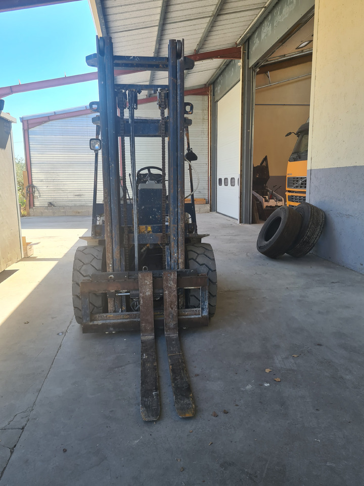 KOMATSU FD40-4 - Materjali käitlemise seade: pilt 3 KOMATSU FD40-4 - Materjali käitlemise seade: pilt 3