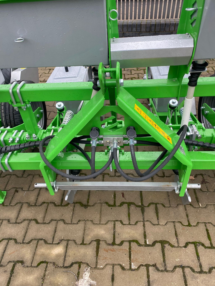 BOMET Precision seeder / Semoir de précision / Siewnik punktowy - Täppiskülvimasin: pilt 3 BOMET Precision seeder / Semoir de précision / Siewnik punktowy - Täppiskülvimasin: pilt 3