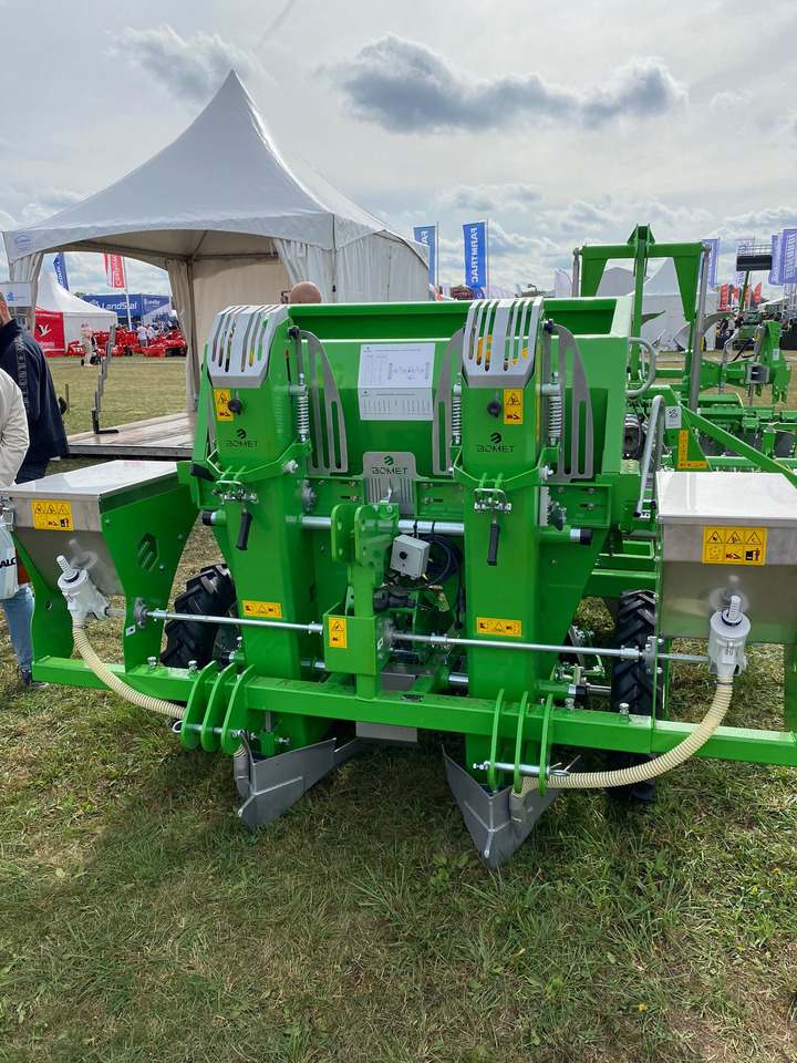 Bomet Kartoffelpflanzmaschine / Potato planter / Planteuse de pomme de terre / Piantapatate / Sadzarka ziemniaków - Kartulipanija: pilt 1 Bomet Kartoffelpflanzmaschine / Potato planter / Planteuse de pomme de terre / Piantapatate / Sadzarka ziemniaków - Kartulipanija: pilt 1