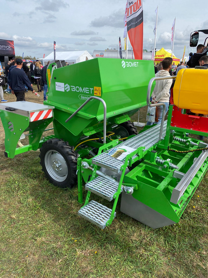 Bomet Kartoffelpflanzmaschine / Potato planter / Planteuse de pomme de terre / Piantapatate / Sadzarka ziemniaków - Kartulipanija: pilt 4 Bomet Kartoffelpflanzmaschine / Potato planter / Planteuse de pomme de terre / Piantapatate / Sadzarka ziemniaków - Kartulipanija: pilt 4