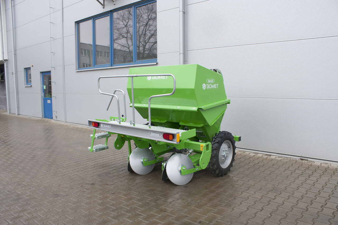 Bomet Kartoffelpflanzmaschine / Potato planter / Planteuse de pomme de terre / Piantapatate / Sadzarka ziemniaków - Kartulipanija: pilt 2 Bomet Kartoffelpflanzmaschine / Potato planter / Planteuse de pomme de terre / Piantapatate / Sadzarka ziemniaków - Kartulipanija: pilt 2