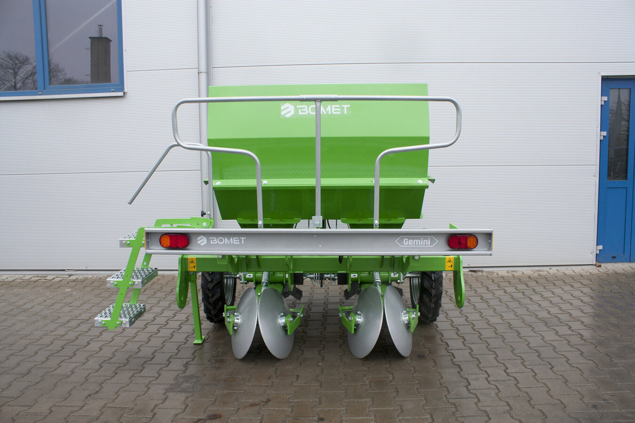 Bomet Kartoffelpflanzmaschine / Potato planter / Planteuse de pomme de terre / Piantapatate / Sadzarka ziemniaków - Kartulipanija: pilt 5 Bomet Kartoffelpflanzmaschine / Potato planter / Planteuse de pomme de terre / Piantapatate / Sadzarka ziemniaków - Kartulipanija: pilt 5