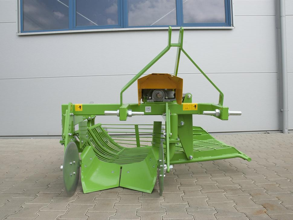 Bomet Siebkettenroder / Potato digger / Arracheuse de pomme de terre / Scavapatate / Однорядная картофельная копалка / Kopaczka do ziemniaków Ursa Z655 - Kartulivõtumasin: pilt 1 Bomet Siebkettenroder / Potato digger / Arracheuse de pomme de terre / Scavapatate / Однорядная картофельная копалка / Kopaczka do ziemniaków Ursa Z655 - Kartulivõtumasin: pilt 1