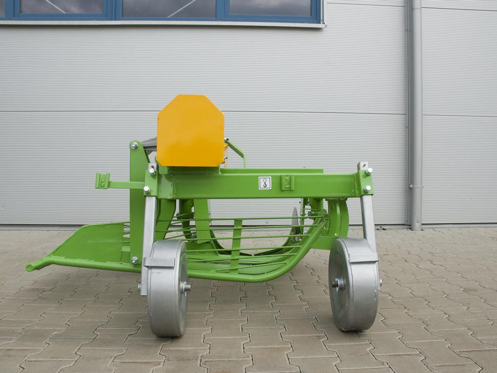 Bomet Siebkettenroder / Potato digger / Arracheuse de pomme de terre / Scavapatate / Однорядная картофельная копалка / Kopaczka do ziemniaków Ursa Z655 - Kartulivõtumasin: pilt 2 Bomet Siebkettenroder / Potato digger / Arracheuse de pomme de terre / Scavapatate / Однорядная картофельная копалка / Kopaczka do ziemniaków Ursa Z655 - Kartulivõtumasin: pilt 2