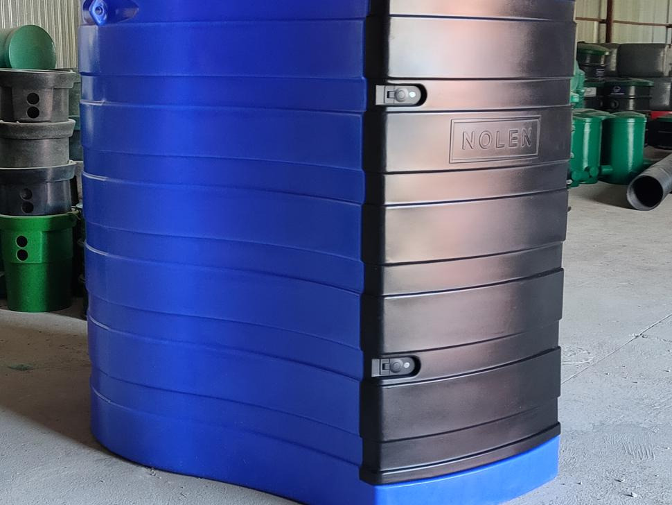 DC AdBlue-Behälter / AdBlue tank / Cuve à AdBlue / Serbatoio / Depósito / Бак для AdBlue / Zbiornik AdBlue 1500 l - Säilitusmahuti: pilt 2 DC AdBlue-Behälter / AdBlue tank / Cuve à AdBlue / Serbatoio / Depósito / Бак для AdBlue / Zbiornik AdBlue 1500 l - Säilitusmahuti: pilt 2