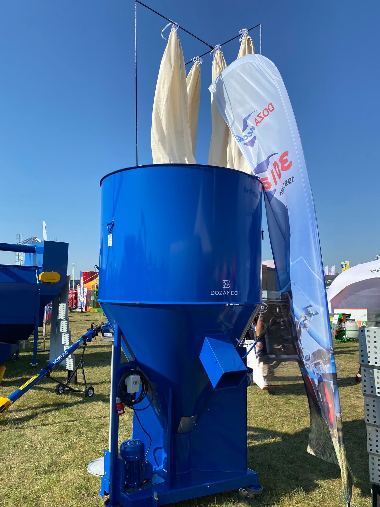 Dozamech Getreidemischanlage / Feed mixer / Melangeuse de fourrage / Miscelatore di mangime / Кормосмеситель / Mieszalnik H-033/2 1000 kg - Loomakasvatusseadmed: pilt 4 Dozamech Getreidemischanlage / Feed mixer / Melangeuse de fourrage / Miscelatore di mangime / Кормосмеситель / Mieszalnik H-033/2 1000 kg - Loomakasvatusseadmed: pilt 4