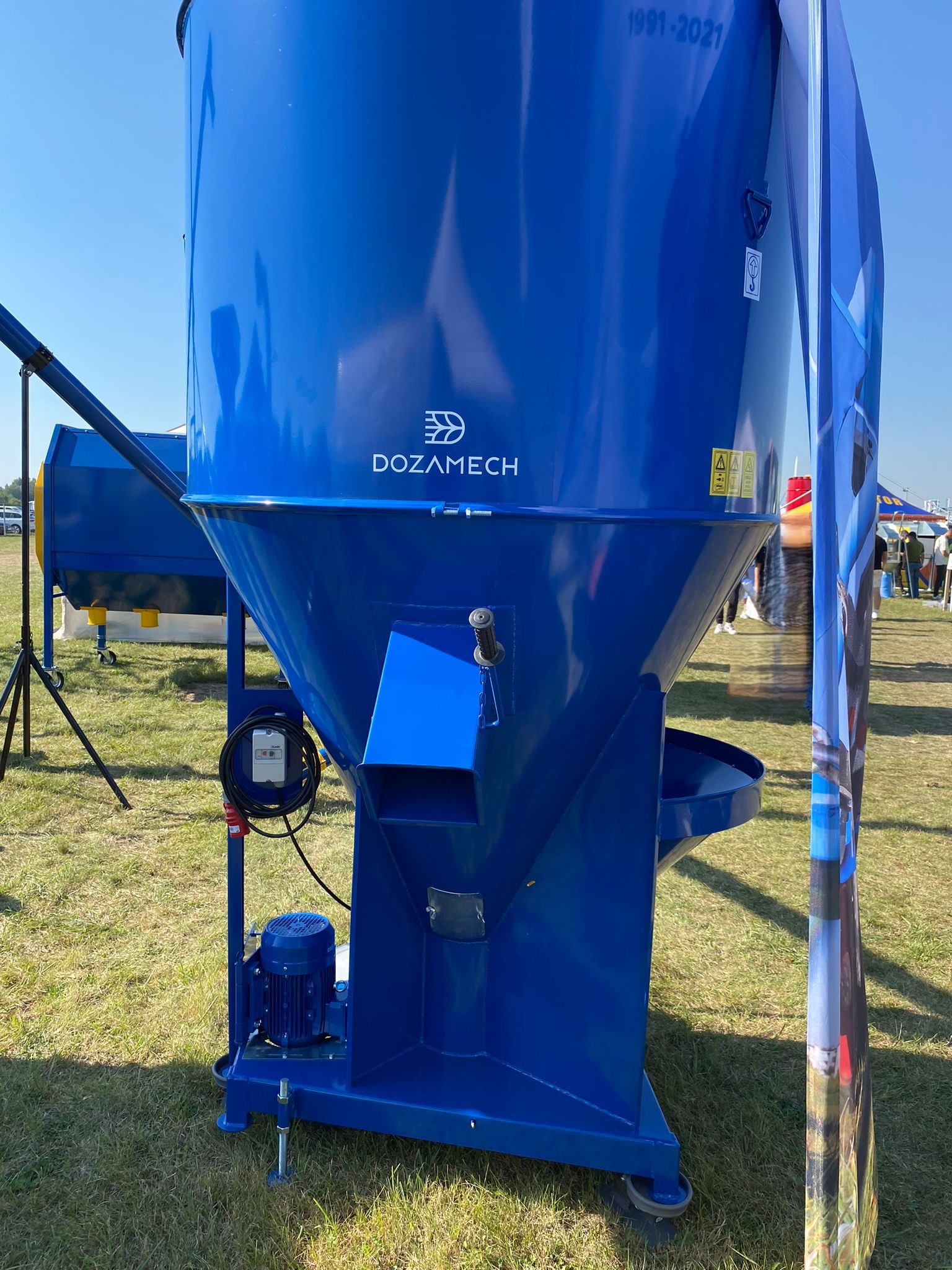 Dozamech Getreidemischanlage / Feed mixer / Melangeuse de fourrage / Miscelatore di mangime / Кормосмеситель / Mieszalnik H-033/2 1000 kg - Loomakasvatusseadmed: pilt 5 Dozamech Getreidemischanlage / Feed mixer / Melangeuse de fourrage / Miscelatore di mangime / Кормосмеситель / Mieszalnik H-033/2 1000 kg - Loomakasvatusseadmed: pilt 5