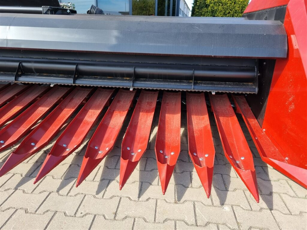 Lupus Sonnenblummenvorsatz / Sunflower harvester / Coupe à tournesol / Сosechadora / Macchina per la raccolta dei girasoli / Жатка для подсолнечника / Przystawka do słonecznika 6,5 m - Päevalillekoristusmasin: pilt 2 Lupus Sonnenblummenvorsatz / Sunflower harvester / Coupe à tournesol / Сosechadora / Macchina per la raccolta dei girasoli / Жатка для подсолнечника / Przystawka do słonecznika 6,5 m - Päevalillekoristusmasin: pilt 2