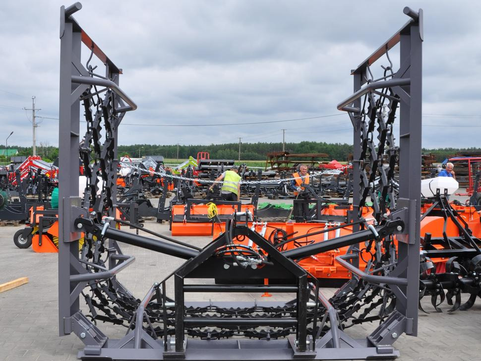 Metal-Technik Wiesenegge / Meadow harrow / Herse de prairie / Strigliatrice / Lanza de prado / Полевая волокуша / Włóka łąkowa 6 m - Kettäke: pilt 2 Metal-Technik Wiesenegge / Meadow harrow / Herse de prairie / Strigliatrice / Lanza de prado / Полевая волокуша / Włóka łąkowa 6 m - Kettäke: pilt 2