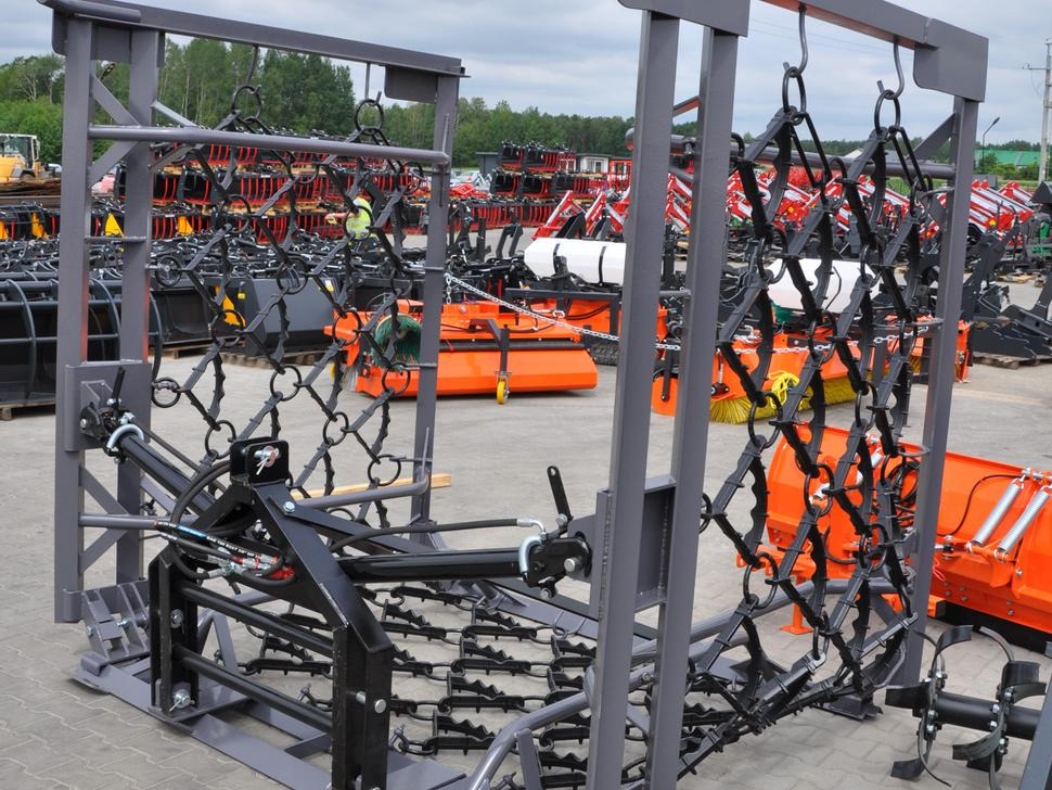 Metal-Technik Wiesenegge / Meadow harrow / Herse de prairie / Strigliatrice / Lanza de prado / Полевая волокуша / Włóka łąkowa 6 m - Kettäke: pilt 3 Metal-Technik Wiesenegge / Meadow harrow / Herse de prairie / Strigliatrice / Lanza de prado / Полевая волокуша / Włóka łąkowa 6 m - Kettäke: pilt 3