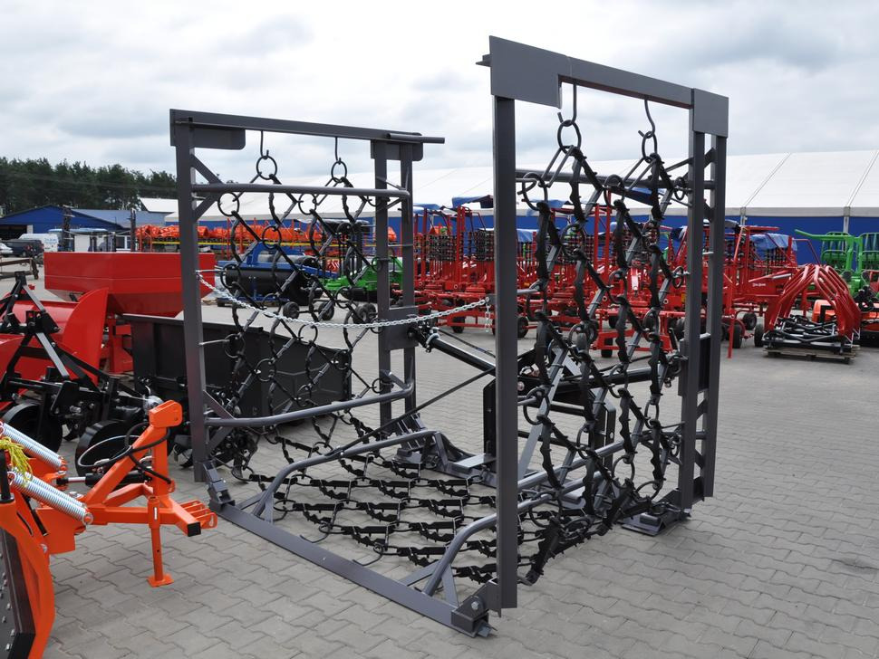 Metal-Technik Wiesenegge / Meadow harrow / Herse de prairie / Strigliatrice / Lanza de prado / Полевая волокуша / Włóka łąkowa 6 m - Kettäke: pilt 1 Metal-Technik Wiesenegge / Meadow harrow / Herse de prairie / Strigliatrice / Lanza de prado / Полевая волокуша / Włóka łąkowa 6 m - Kettäke: pilt 1
