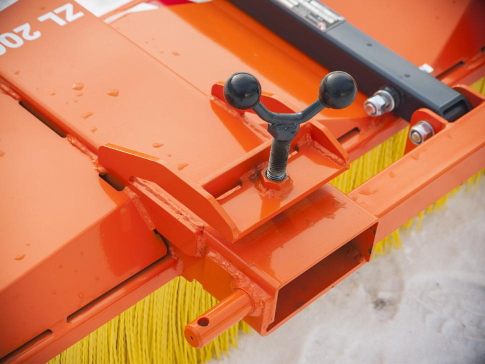 Moderntech Kehrmaschine / Sweeper / Balayeuse / Spazzolatrice / Подметальная машина / Zamiatarka 3 m - Tänavapühkimismasin - Hari: pilt 3 Moderntech Kehrmaschine / Sweeper / Balayeuse / Spazzolatrice / Подметальная машина / Zamiatarka 3 m - Tänavapühkimismasin - Hari: pilt 3