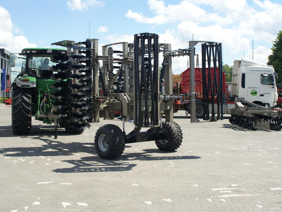 ROLEX Hydraulische Scheibenegge / Hydraulic discs harrow / Dechaumeur à disques / Erpice a dischi / Гидравлическая дисковая борона / Brona talerzowa hydraulicznie składana ciężka 4 m - Ketasäke: pilt 4 ROLEX Hydraulische Scheibenegge / Hydraulic discs harrow / Dechaumeur à disques / Erpice a dischi / Гидравлическая дисковая борона / Brona talerzowa hydraulicznie składana ciężka 4 m - Ketasäke: pilt 4