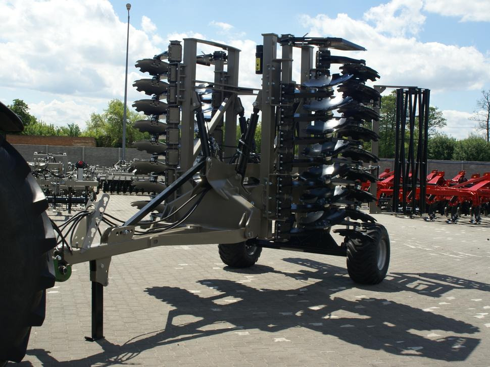 ROLEX Hydraulische Scheibenegge / Hydraulic discs harrow / Dechaumeur à disques / Erpice a dischi / Гидравлическая дисковая борона / Brona talerzowa hydraulicznie składana ciężka 4 m - Ketasäke: pilt 2 ROLEX Hydraulische Scheibenegge / Hydraulic discs harrow / Dechaumeur à disques / Erpice a dischi / Гидравлическая дисковая борона / Brona talerzowa hydraulicznie składana ciężka 4 m - Ketasäke: pilt 2