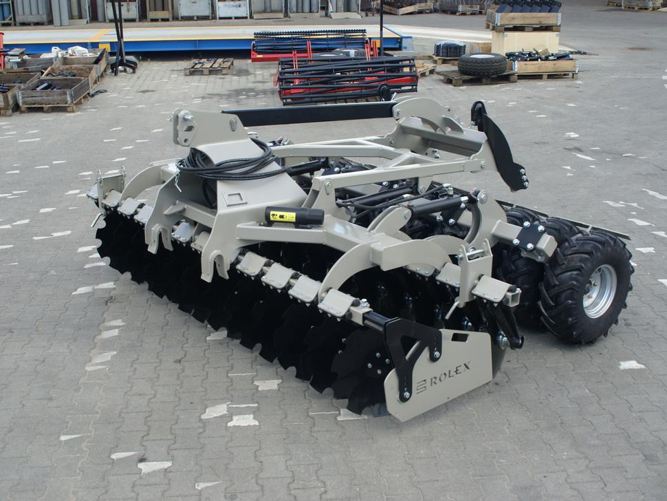 ROLEX Scheibenegge / Disc harrow with hydropack and tire roller / Dechaumeur à disques / Erpice a dischi / Дисковая борона с гидропаком и колёсным катком / Agregat talerzowy uprawowy z hydropackiem i - Ketasäke: pilt 1 ROLEX Scheibenegge / Disc harrow with hydropack and tire roller / Dechaumeur à disques / Erpice a dischi / Дисковая борона с гидропаком и колёсным катком / Agregat talerzowy uprawowy z hydropackiem i - Ketasäke: pilt 1