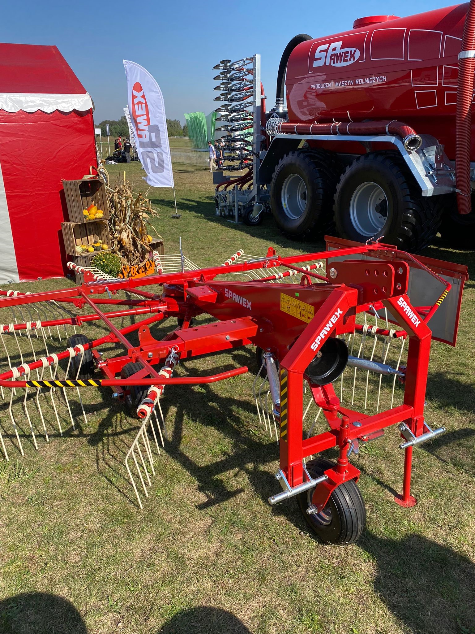 Spawex Kreiselschwader / Rake / Andaineur / Rastrillo / Rastrello / Zgrabiarka 4,5 m - Kaarutaja/ Reha: pilt 2 Spawex Kreiselschwader / Rake / Andaineur / Rastrillo / Rastrello / Zgrabiarka 4,5 m - Kaarutaja/ Reha: pilt 2