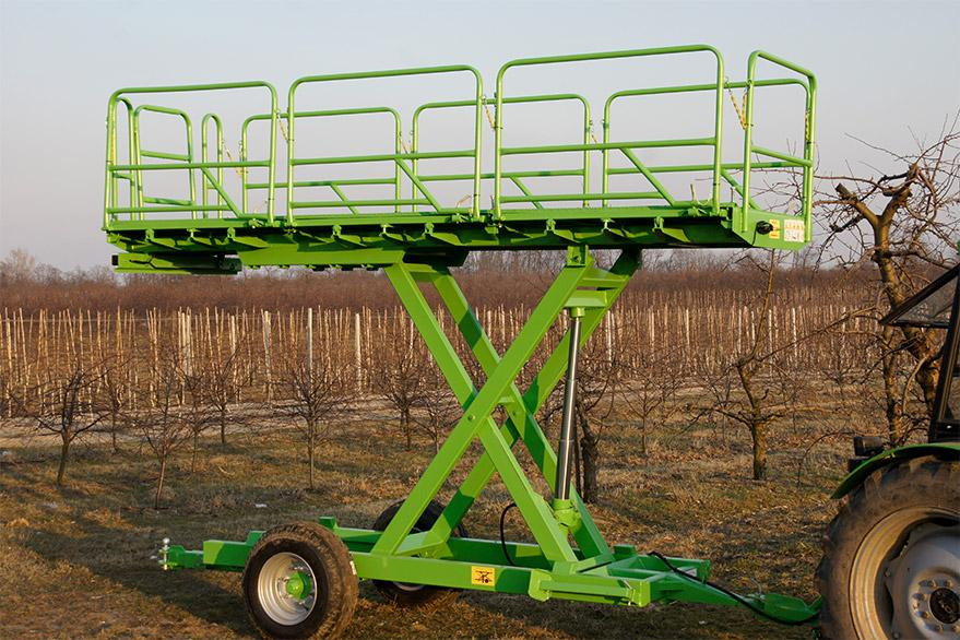 Wodzinski Hebebühne für Obstbau / Orchard platform / Plateau de verger / Plataforma de recogida de fruta / Садовая платформа / Platforma sadownicza 1800 kg - Põllutöö järelhaagis: pilt 1 Wodzinski Hebebühne für Obstbau / Orchard platform / Plateau de verger / Plataforma de recogida de fruta / Садовая платформа / Platforma sadownicza 1800 kg - Põllutöö järelhaagis: pilt 1