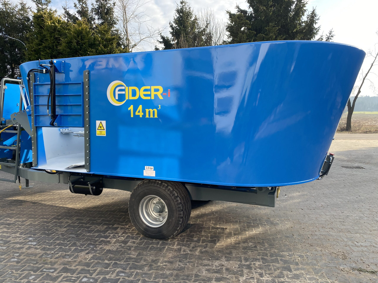 ZAMET Futtermischwagen / Feed mixer / Melangeuse / Carro miscelatore / Vagoneta 2 sinfines / Кормораздатчик 2 шнека / Wóz paszowy 14 m3 - Söödasegamisvanker: pilt 3 ZAMET Futtermischwagen / Feed mixer / Melangeuse / Carro miscelatore / Vagoneta 2 sinfines / Кормораздатчик 2 шнека / Wóz paszowy 14 m3 - Söödasegamisvanker: pilt 3