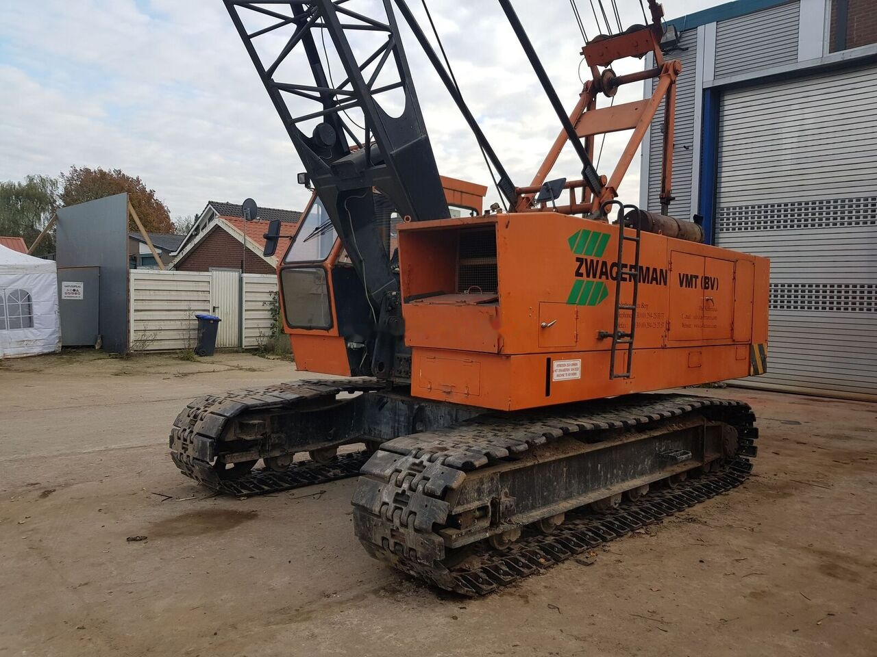 Hitachi KH 100 - Roomikkraana: pilt 1 Hitachi KH 100 - Roomikkraana: pilt 1
