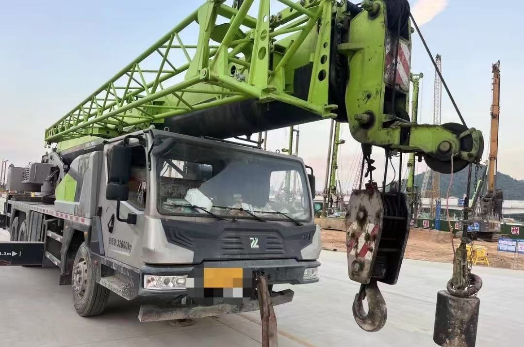 ZOOMLION ZTC300V - Autokraana: pilt 1 ZOOMLION ZTC300V - Autokraana: pilt 1