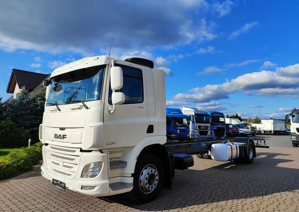DAF CF 300 4X2 18T EURO 6 SILNIK 11L RAMA DO ZABUDOWY 176 TYS KM - Kabiinišassiiga veoauto: pilt 1 DAF CF 300 4X2 18T EURO 6 SILNIK 11L RAMA DO ZABUDOWY 176 TYS KM - Kabiinišassiiga veoauto: pilt 1