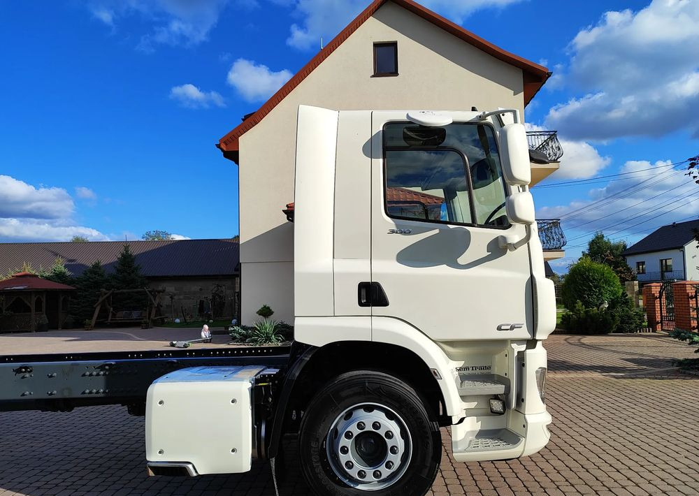 DAF CF 300 4X2 18T EURO 6 SILNIK 11L RAMA DO ZABUDOWY 176 TYS KM - Kabiinišassiiga veoauto: pilt 4 DAF CF 300 4X2 18T EURO 6 SILNIK 11L RAMA DO ZABUDOWY 176 TYS KM - Kabiinišassiiga veoauto: pilt 4