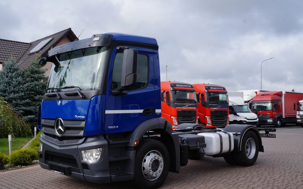 Mercedes-Benz ANTOS 1824 ACTROS EURO 6 RAMA DO ZABUDOWY ROZSTAW OSI 3.80M ANTOS 1830 1827 - Kabiinišassiiga veoauto: pilt 1 Mercedes-Benz ANTOS 1824 ACTROS EURO 6 RAMA DO ZABUDOWY ROZSTAW OSI 3.80M ANTOS 1830 1827 - Kabiinišassiiga veoauto: pilt 1