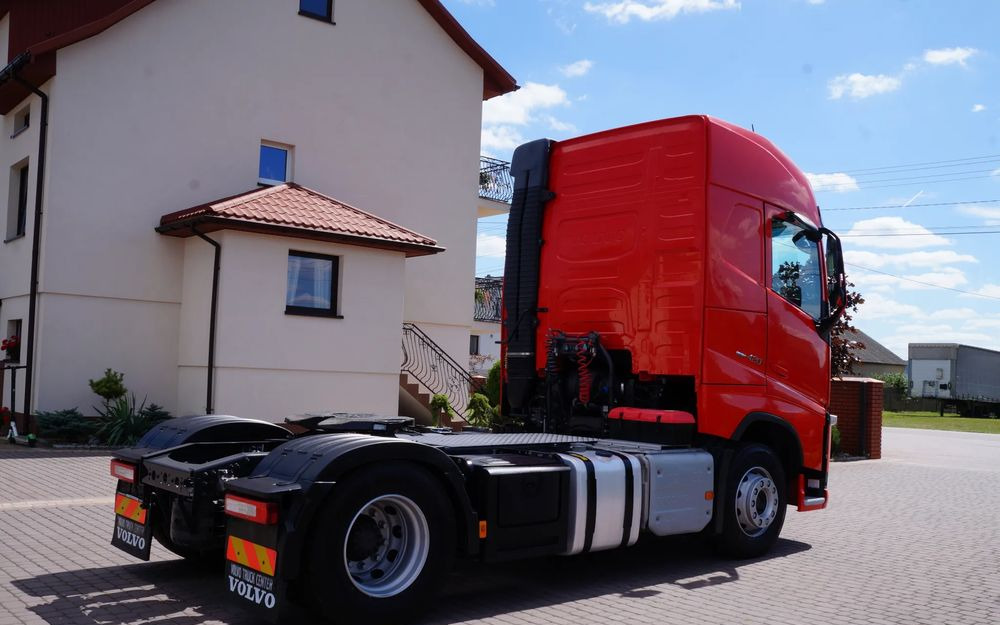 Volvo FH 4 EURO 6 GLOBETROTTER NISKI PRZEBIEG PEŁEN SERWIS - Sadulveok: pilt 4 Volvo FH 4 EURO 6 GLOBETROTTER NISKI PRZEBIEG PEŁEN SERWIS - Sadulveok: pilt 4