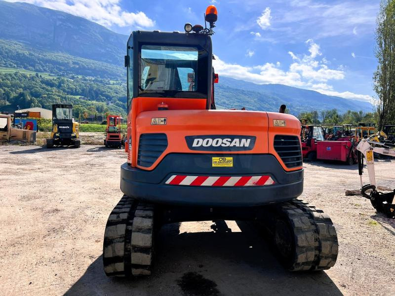 Doosan DX85R-3 PELLE A CHENILLES 8,5T PELLE A CHENILLES 8,5T - Lintekskavaator: pilt 4 Doosan DX85R-3 PELLE A CHENILLES 8,5T PELLE A CHENILLES 8,5T - Lintekskavaator: pilt 4