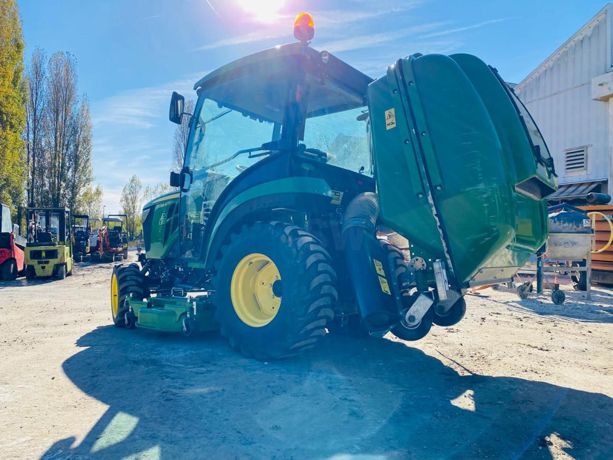 John Deere 2038R avec plateau de coupe et bas de ramassage - Väiketraktor: pilt 3 John Deere 2038R avec plateau de coupe et bas de ramassage - Väiketraktor: pilt 3