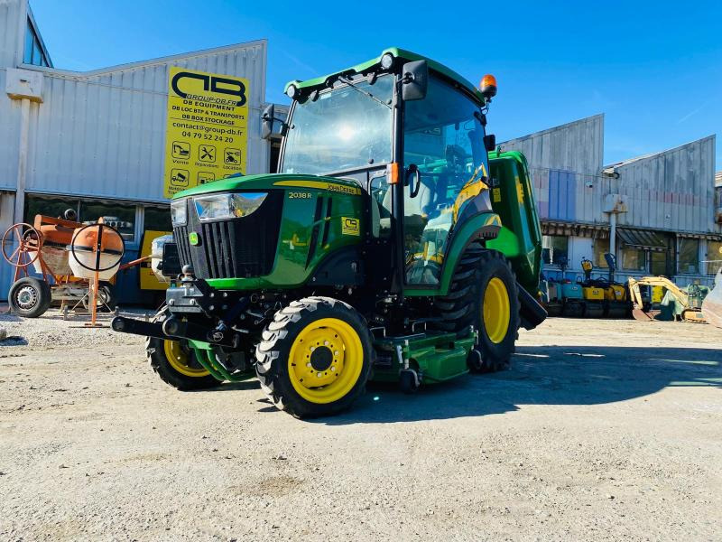 John Deere 2038R avec plateau de coupe et bas de ramassage - Väiketraktor: pilt 1 John Deere 2038R avec plateau de coupe et bas de ramassage - Väiketraktor: pilt 1