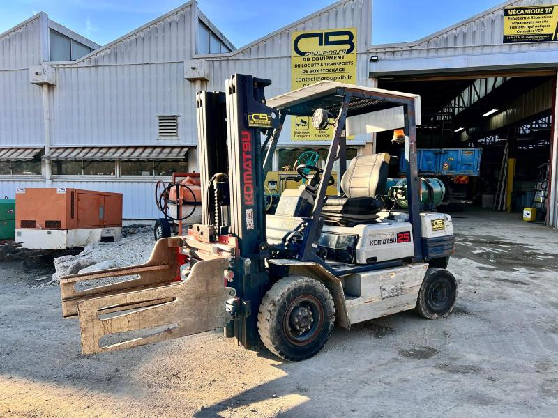 KOMATSU Chariot élévateur à gaz FG25T-11E (AVEC PINCE) - Gaasitõstuk: pilt 1 KOMATSU Chariot élévateur à gaz FG25T-11E (AVEC PINCE) - Gaasitõstuk: pilt 1