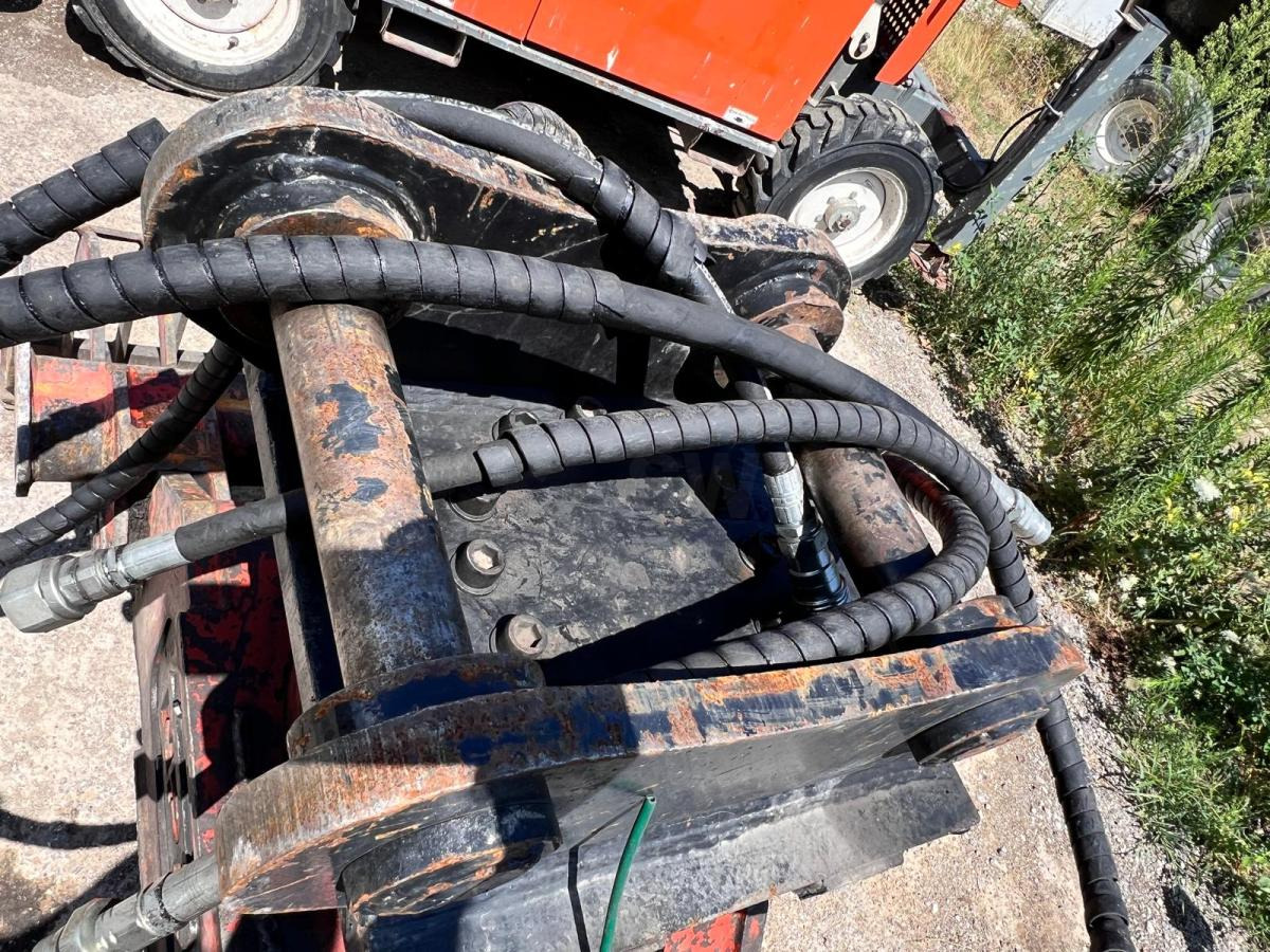 NPK DG-14 Pince de tri pour pelle de 8 à 15T - Haarats - Ehitusmasinad: pilt 5 NPK DG-14 Pince de tri pour pelle de 8 à 15T - Haarats - Ehitusmasinad: pilt 5