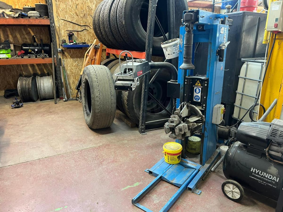 Ravaglioli Démonte pneus GRS926 - Garaažiseadmed: pilt 3 Ravaglioli Démonte pneus GRS926 - Garaažiseadmed: pilt 3