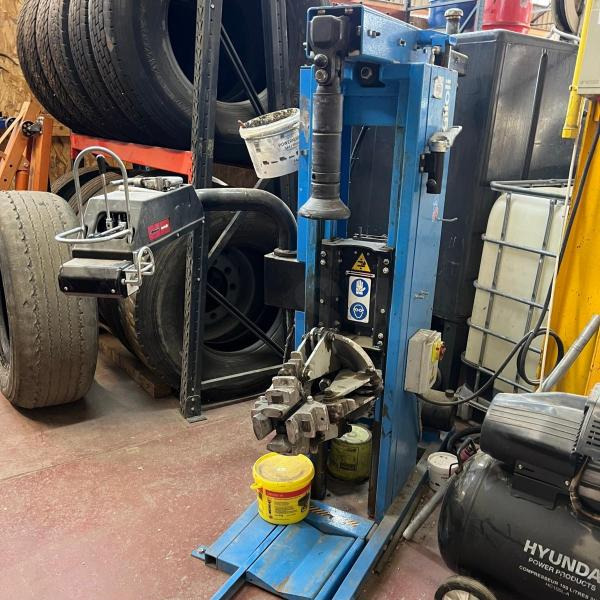 Ravaglioli Démonte pneus GRS926 - Garaažiseadmed: pilt 2 Ravaglioli Démonte pneus GRS926 - Garaažiseadmed: pilt 2