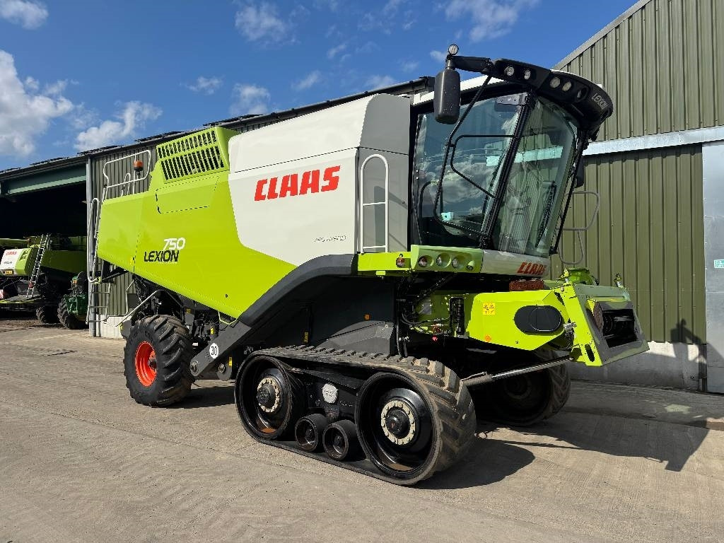 Claas Lexion 750TT APS Hybrid c/w V900 Header - Kombain: pilt 3 Claas Lexion 750TT APS Hybrid c/w V900 Header - Kombain: pilt 3